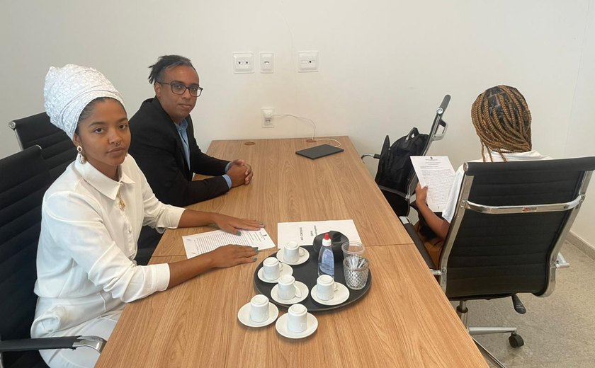 OAB/AL recebe mulher que diz ser vítima de racismo, após demissão por fazer tranças