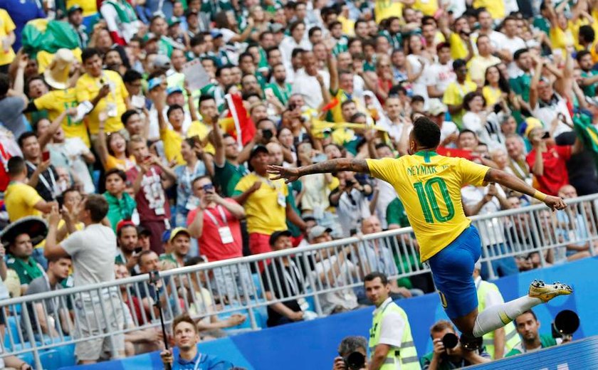 Com Neymar inspirado, Brasil bate o México e vai às quartas de final da Copa