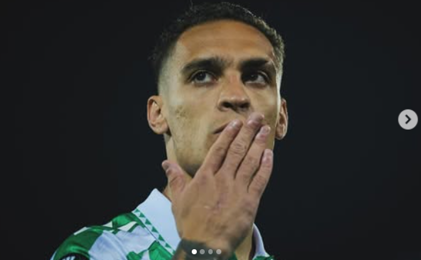 Antony cai no choro após o Betis garantir vaga na final da Liga Conferência: 'Vivendo um sonho'