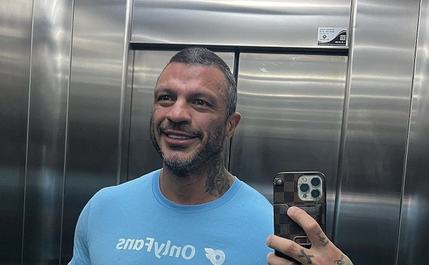 Kleber Bambam e Diego Alemão brigam nos bastidores de programa TV, em meio a quebradeira