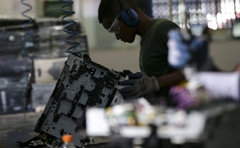 Estudo do Ipea aponta população ocupada nos maiores níveis em dez anos