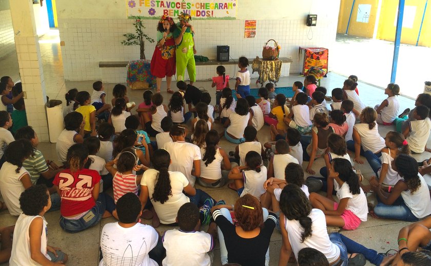 Espetáculo infantil ensina práticas sustentáveis a alunos de escola estadual