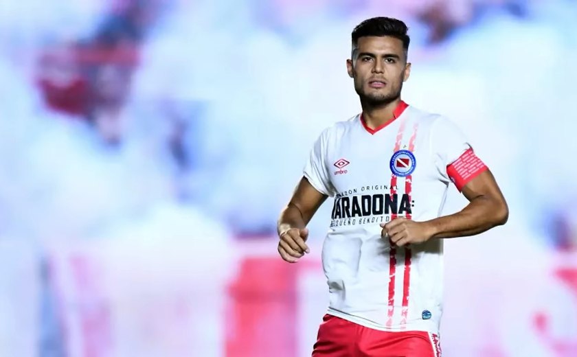 Argentinos Juniors anuncia venda de Fausto Vera para o Corinthians
