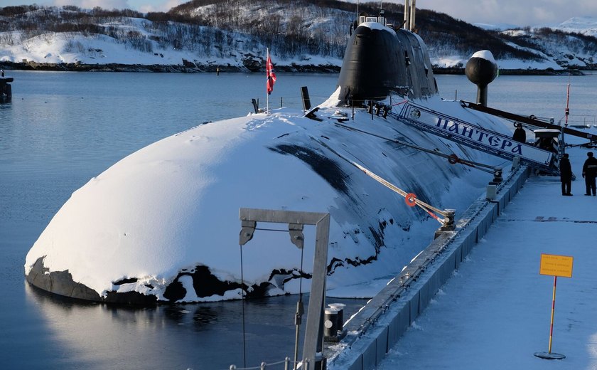 Submarinos nucleares russos submergem no oceano Ártico e desaparecem dos radares, diz Putin