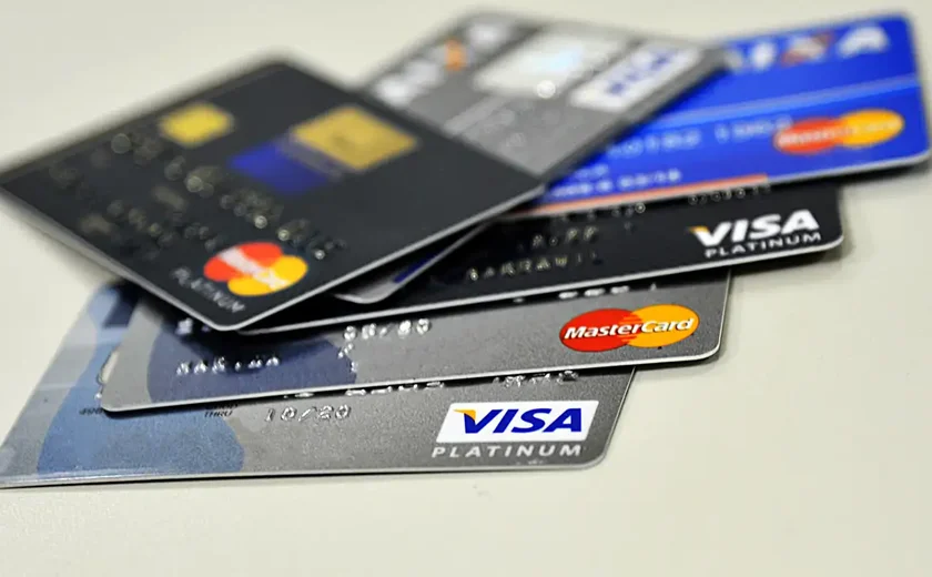Receita Federal monitora dados de cartão de crédito e pix