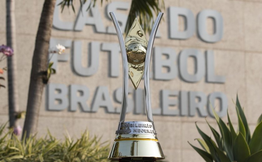 Brasileirão: em duelo de opostos, Palmeiras e Corinthians se enfrentam