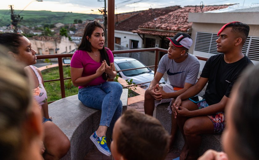Gabi Gonçalves se reúne com grupo de adolescentes para ouvir demandas da juventude em Rio Largo