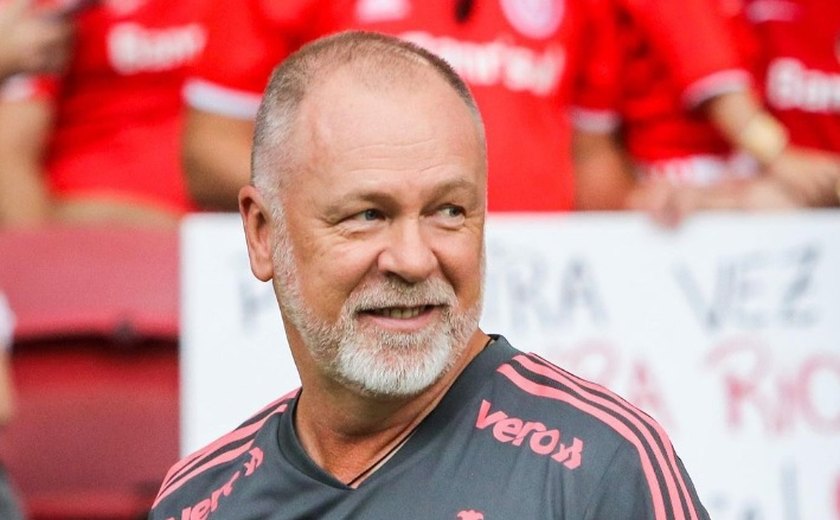 Corinthians anuncia o técnico Mano Menezes como substituto de Luxemburgo