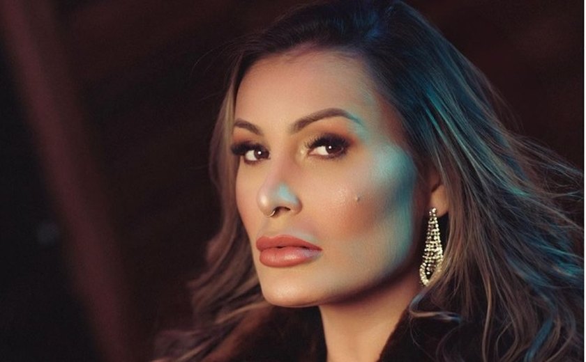 Andressa Urach volta a ser internada e passará por nova cirurgia