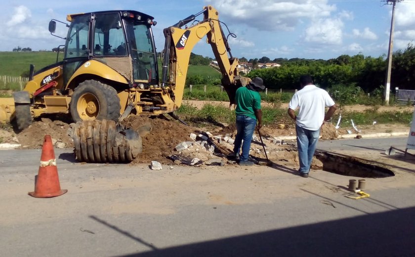 Prefeitura trabalha para fechar crateras que se abriram com as chuvas em Arapiraca