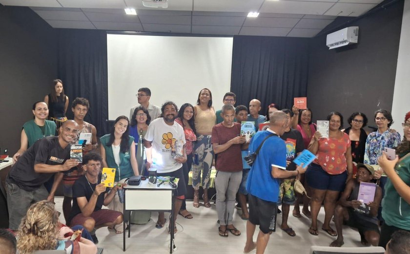 Projeto incentiva leitura e promove cidadania a pessoas em situação de rua
