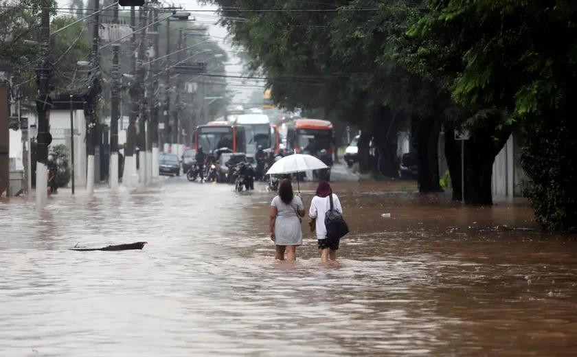 Tempestade pode provocar deslizamento e inundações em SP, Rio e Minas, aponta Cemaden
