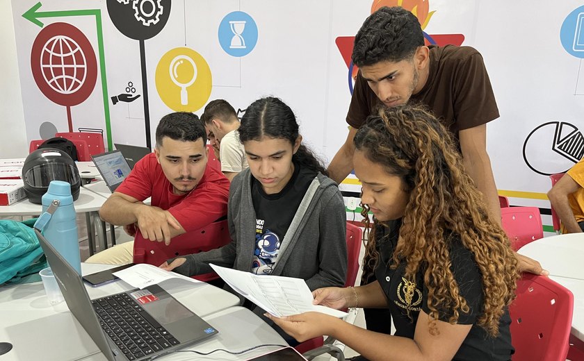 Graduandos da Uneal são capacitados pela Receita Federal para auxiliar na declaração do IRPF 2025