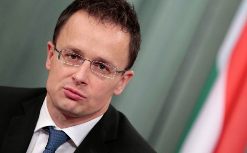 Chanceler húngaro: sanções dos EUA ameaçam Europa com aumento nos preços dos combustíveis