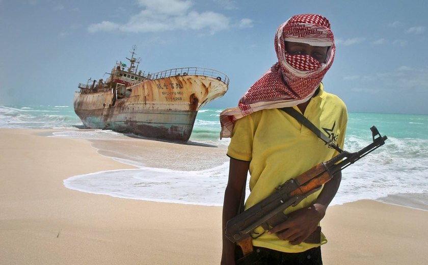 Piratas somalis sequestram primeira embarcação comercial desde 2012