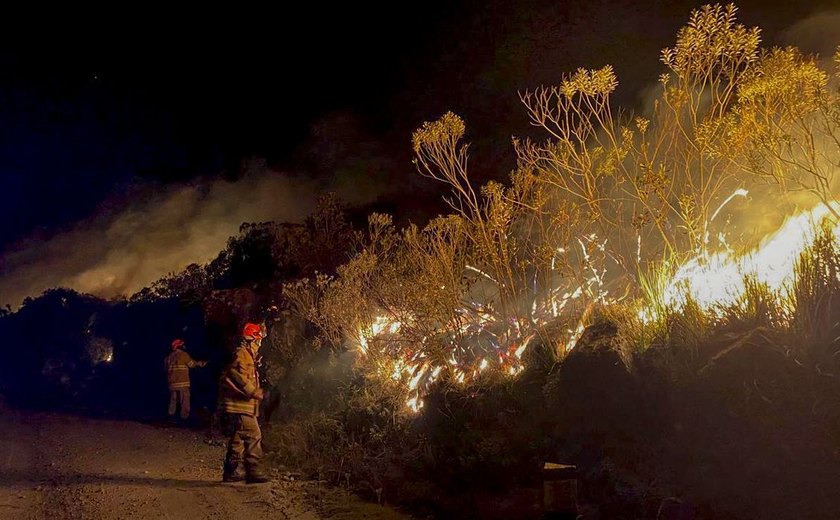 Fogo no Parque de Itatiaia começou em local de atividade do Exército