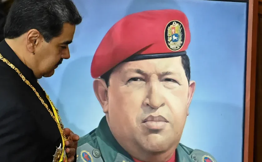 Se estivesse vivo, Hugo Chávez votaria em Nicolás Maduro na Venezuela, diz filha do falecido presidente