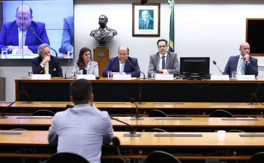 Debatedores criticam Argentina por acirrar disputas no rio Paraná