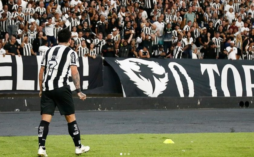 Botafogo leva susto, mas supera Estudiantes-ARG e depende só de si para avançar na Libertadores