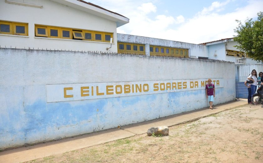 Prefeito Júlio Cezar autoriza a recuperação de mais duas unidades escolares, em Palmeira