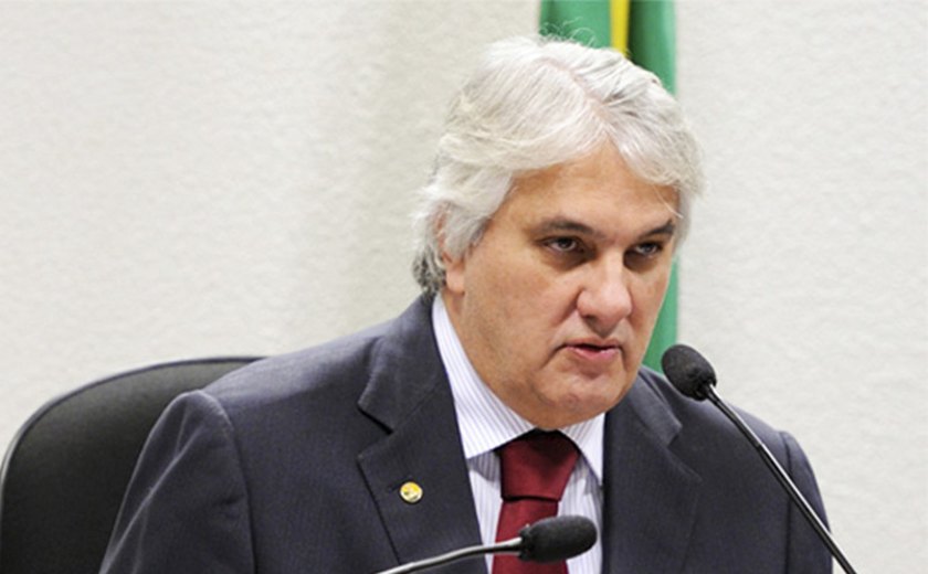 Planalto não pode errar na reforma ministerial, diz líder do governo no Senado