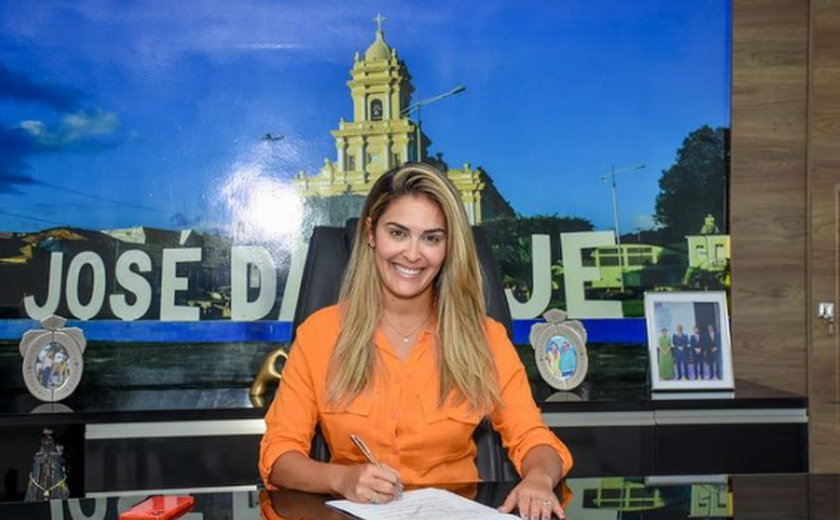 Prefeita Ângela Vanessa antecipa salário de dezembro e anuncia abono salarial da Educação na Laje