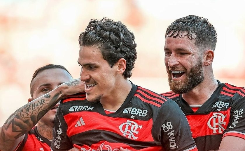 Flamengo bate Fluminense em clássico equilibrado e fica mais perto do