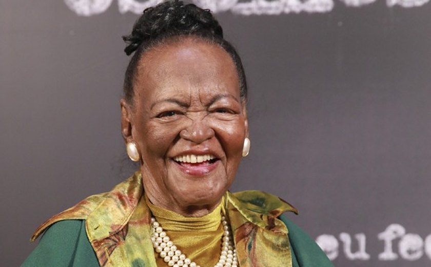 Livro ‘A Menina dos Vaga-Lumes’ resgata vida e obra de Ruth de Souza