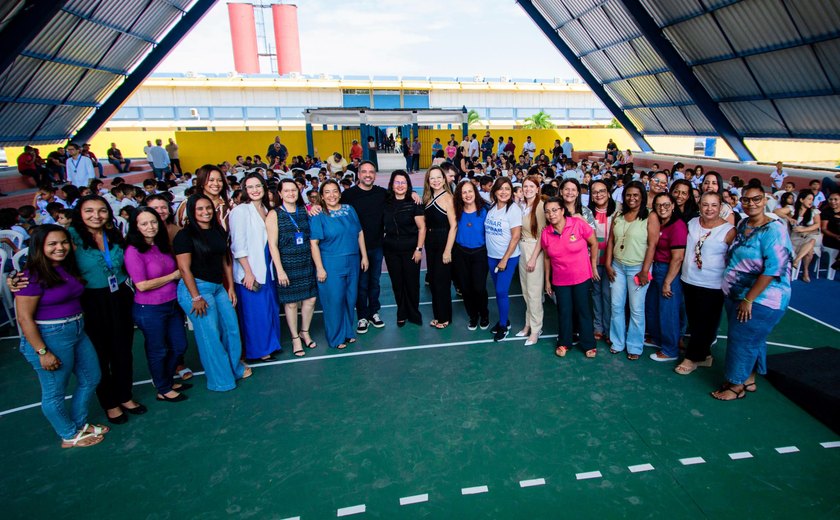 Governador entrega reforma de escola no Dique Estrada que está entre as 10 melhores do Ideb