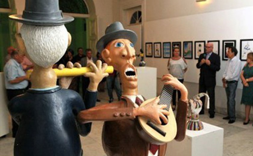 Exposição reúne caricaturas de chargista alagoano Hércules Mendes