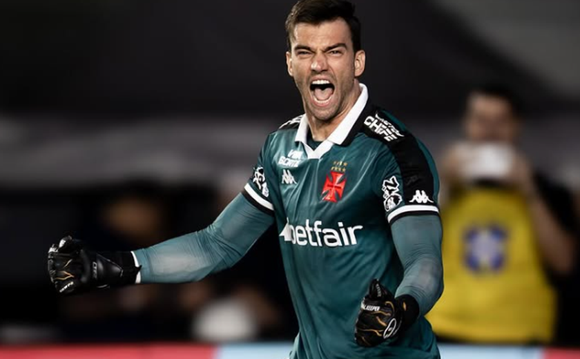 Árbitro alega que goleiro do Vasco teve tempo para ser atendido e justifica expulsão