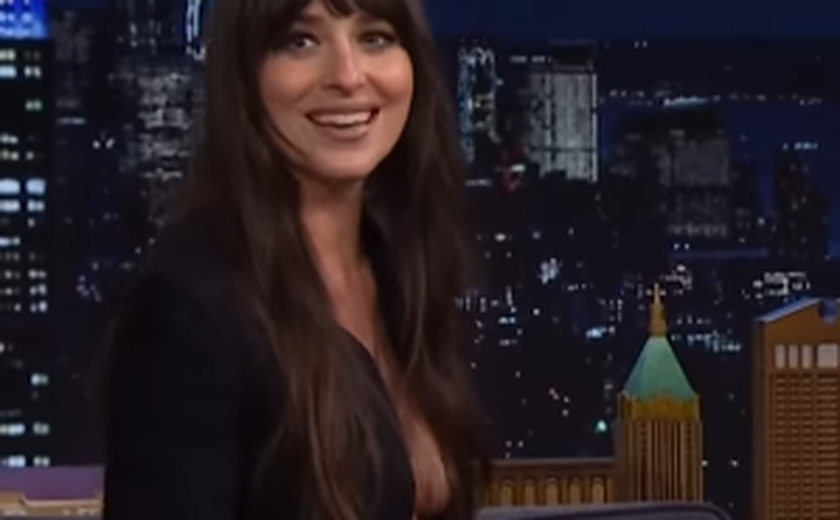 Dakota Johnson revela que enviou cocô de gorila para ex-namorado de amiga