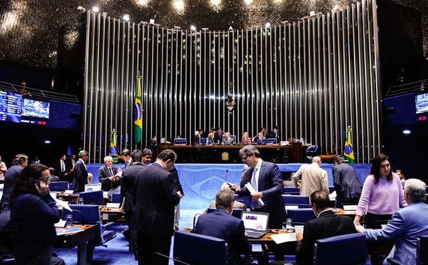 Lindbergh Farias expressa indignação e tristeza com processo contra Dilma