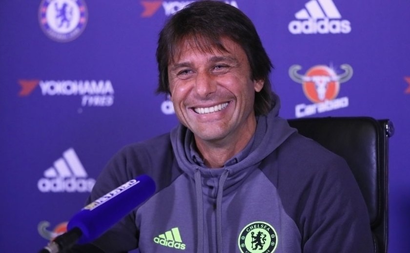 Em breve comunicado, Chelsea anuncia demissão do técnico Antonio Conte