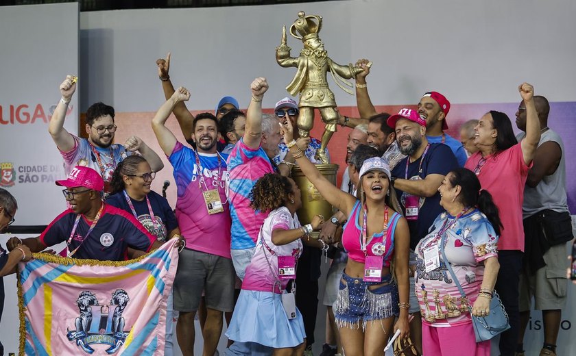 Rosas de Ouro é campeã do carnaval de São Paulo