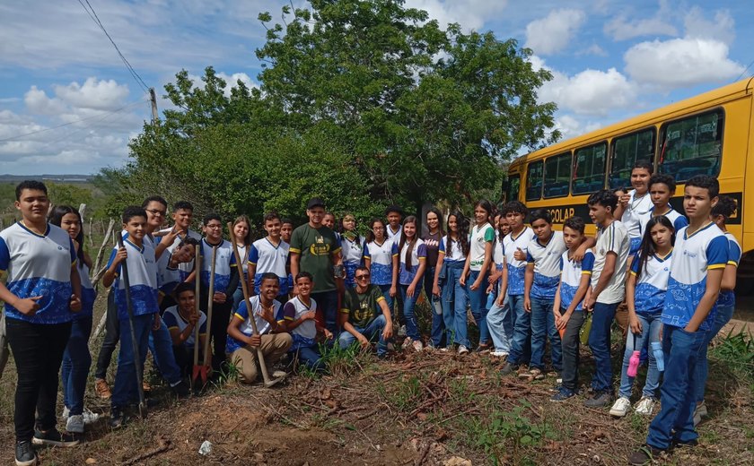 Estudantes de Arapiraca participam de ação de rearborização e reforçam consciência ambiental