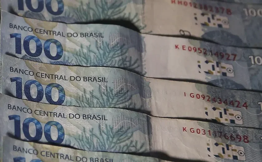 Poupança tem mais saques que aplicações em novembro