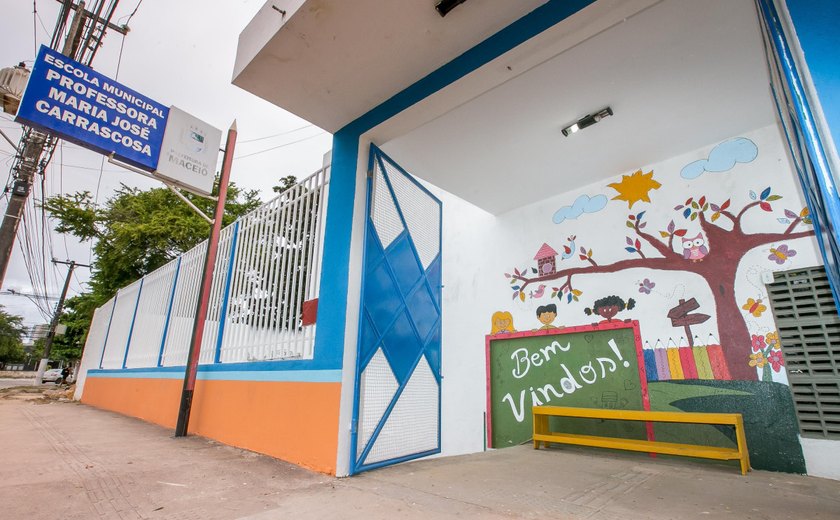 Escola Maria José Carrascosa recebe ação de arborização e educação ambiental