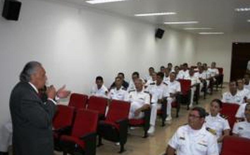 Vigilância Sanitária realiza palestra para oficiais e praças da Capitania dos Portos