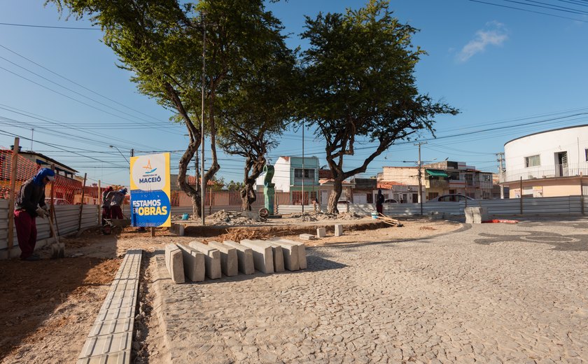 Prefeitura de Maceió inicia revitalização da Praça Moleque Namorador