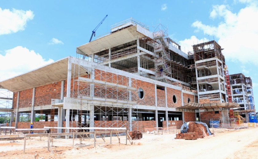 Investimentos em obras do Estado impulsionam admissões na construção civil em 2019