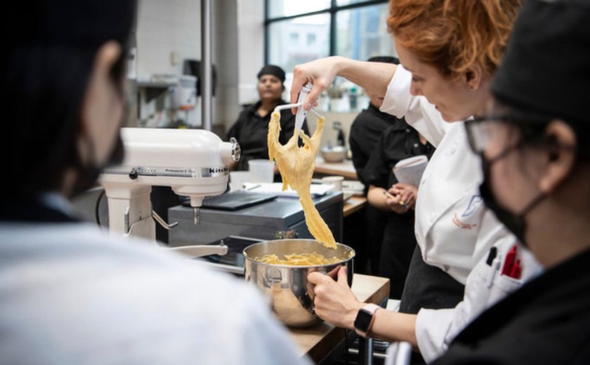 Pesquisa prevê alta de empregos em restaurantes neste ano
