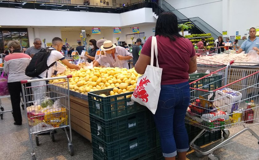 Em AL, vendas do comércio desaceleram para -1% em fevereiro
