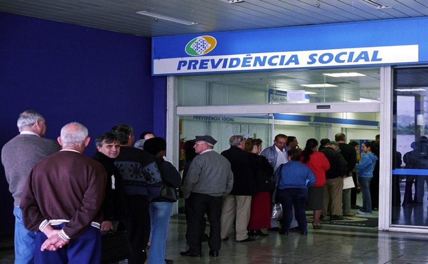 Servidores vão ganhar bônus para reduzir filas no INSS