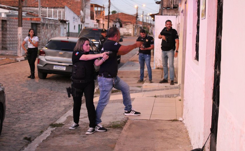 Operação da Polícia Civil prende 34 pessoas e apreende dois menores em Alagoas