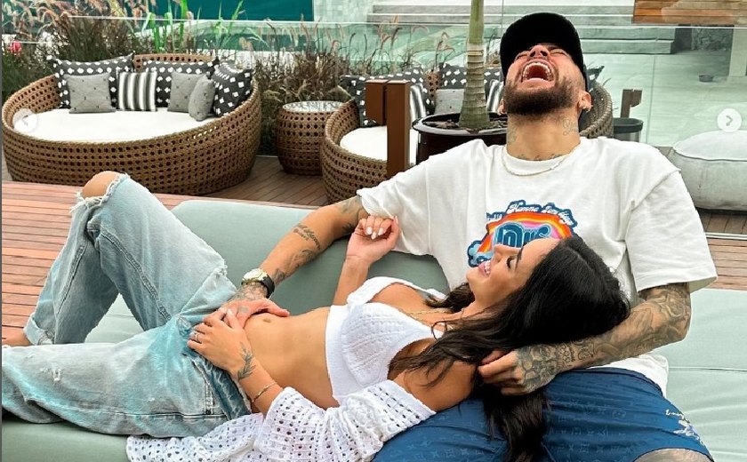 Bruna Biancardi e 'parças' de Neymar jantam em restaurante saudita de chef-celebridade da 'carne de ouro'; veja fotos