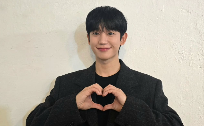 Astro de k-dramas Jung Hae In é recepcionado com alvoroço no Aeroporto Internacional de SP