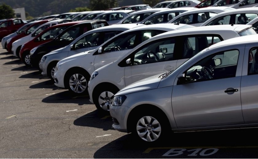 Vendas de automóveis na China crescem 21,5% na comparação anual de setembro
