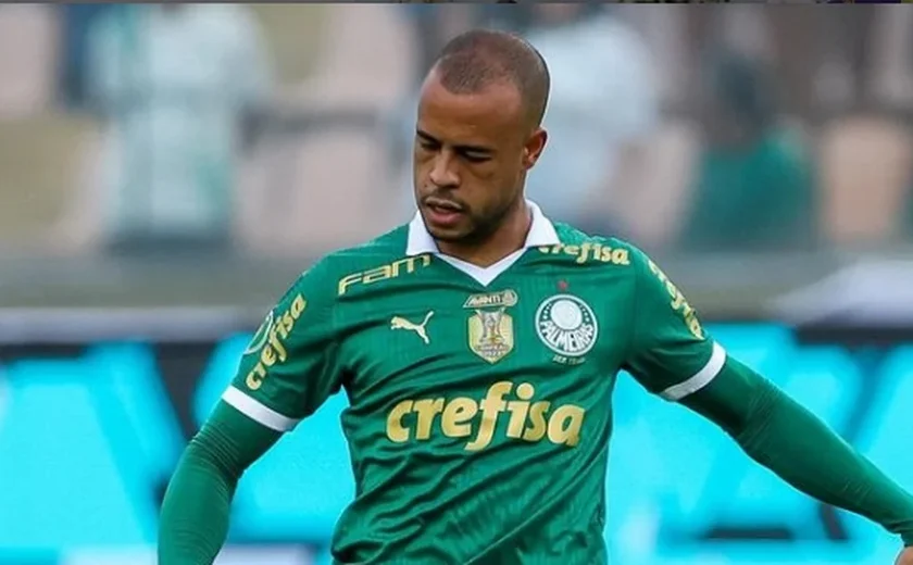 Mayke trabalha com companheiros no campo e aumenta 'concorrência' pela lateral do Palmeiras
