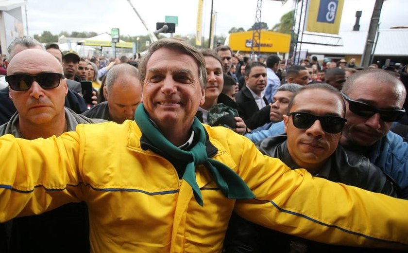 Bolsonaro acena a evangélicos, mulheres e indecisos em ato na Baixada Fluminense